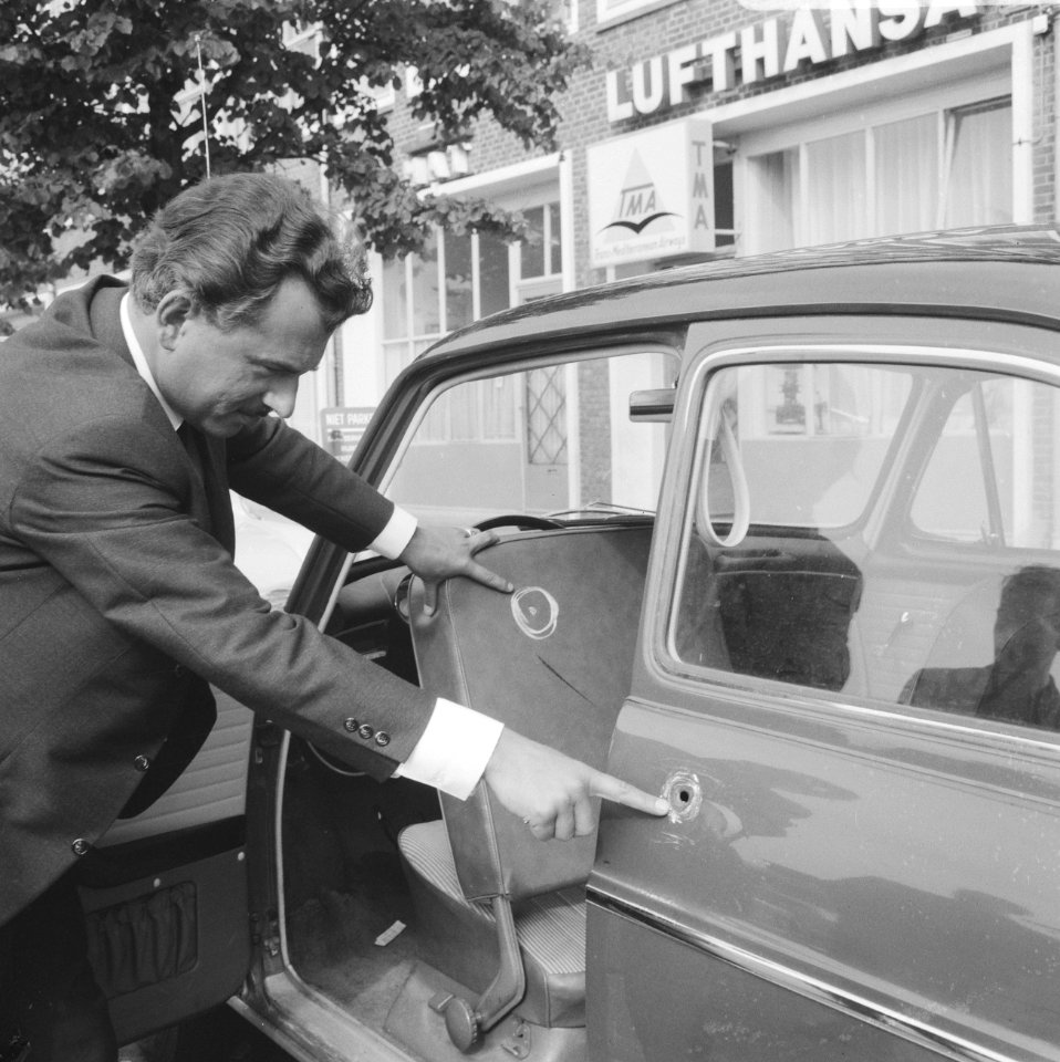 Aankomst Kees Scherer (fotojournalist) op Schiphol (beschoten op Sardinie), de h, Bestanddeelnr 919-3414