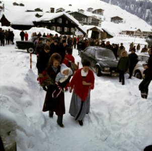 Aankomst Koninklijke Familie in Lech met trein Prinses Margriet , mr. Pieter va, Bestanddeelnr 254-8827