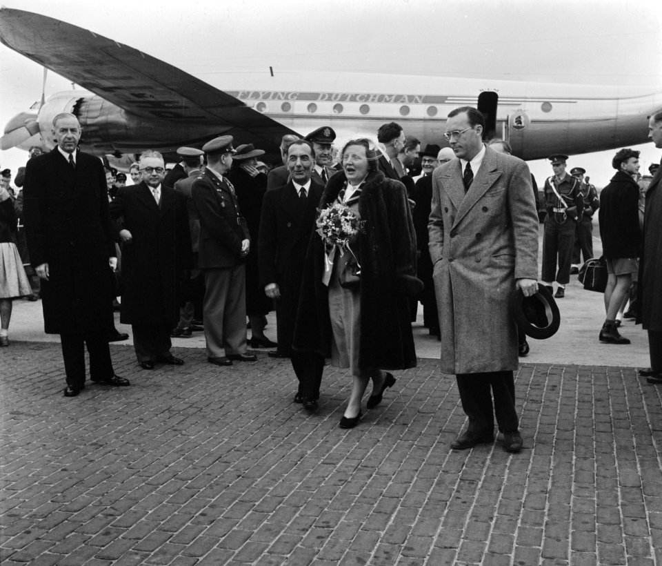 Aankomst Koninklijk paar uit Amerika op Schiphol, Bestanddeelnr 905-0843