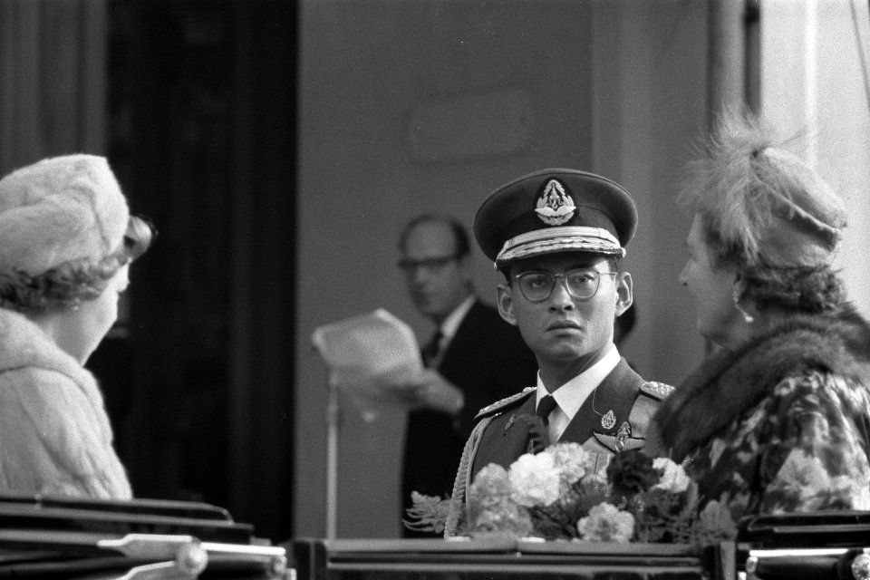Aankomst Koning Bhumibol en Koningin Sirikit te Den Haag, Koning Bhumibol, Bestanddeelnr 911-6993