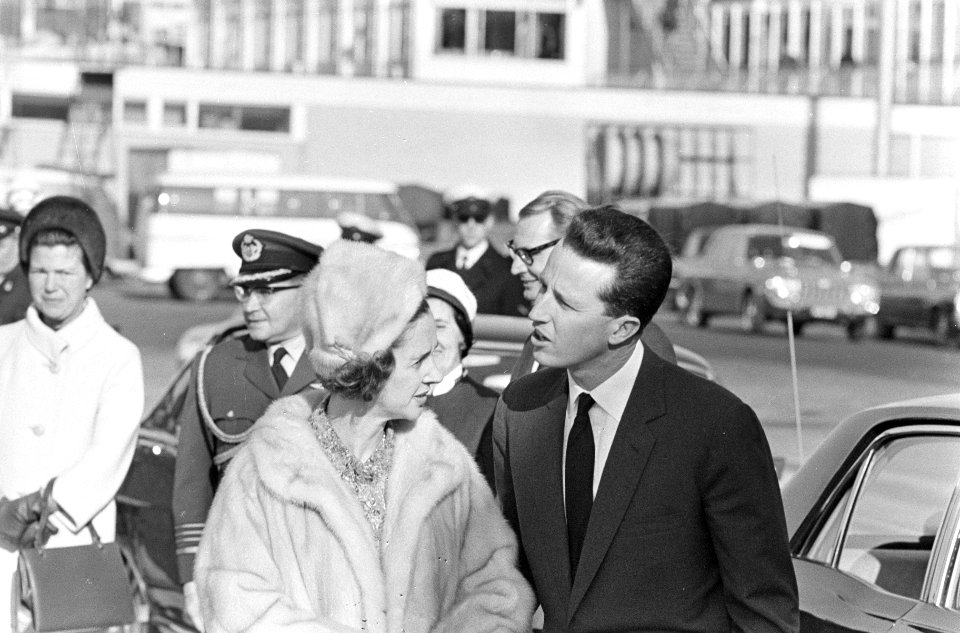 Aankomst Koning Boudewijn en Koningin Fabiola op Schiphol, Bestanddeelnr 918-8705