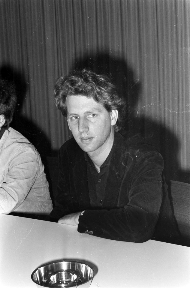 Aankomst linkse studentenleider Karl Dietrich Wolff op Schiphol. Ad van Praag, Bestanddeelnr 921-3754