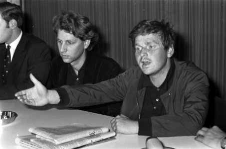 Aankomst linkse studentenleider Karl Dietrich Wolff op Schiphol. De Franse stude, Bestanddeelnr 921-3748