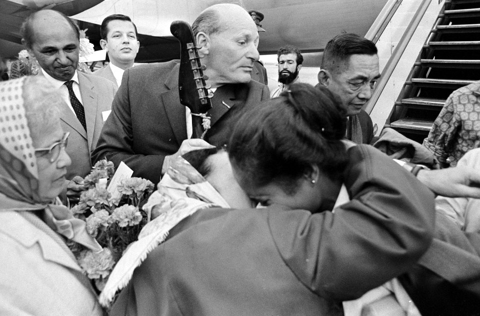 Aankomst mevrouw Soumokil op Schiphol, Bestanddeelnr 919-3945