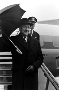Aankomst minister Luns op Schiphol, Bestanddeelnr 918-7270