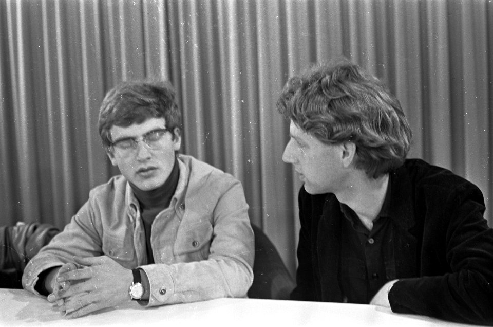 Aankomst linkse studentenleider Karl Dietrich Wolff op Schiphol. Rechts Ad van , Bestanddeelnr 921-3753