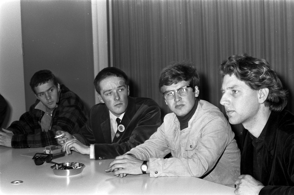 Aankomst linkse studentenleider Karl Dietrich Wolff op Schiphol. Codignola (I), , Bestanddeelnr 921-3749