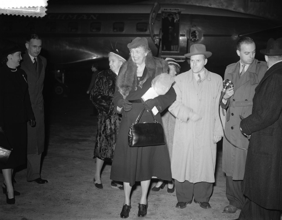 Aankomst mevrouw Roosevelt op Schiphol, Bestanddeelnr 904-8543