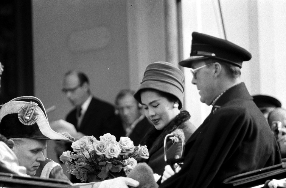 Aankomst Koning Bhumibol en Koningin Sirikit te Den Haag, Bestanddeelnr 911-6990