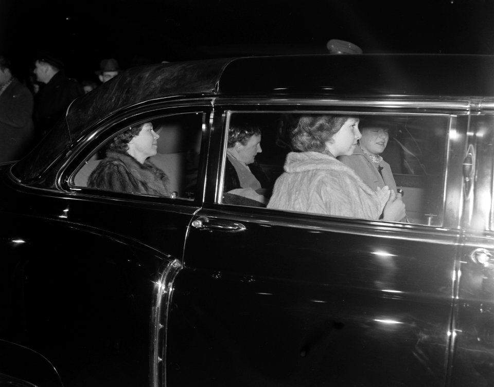 Aankomst Koningin Frederike en Prinses Sophie uit Griekenland op Schiphol, Bestanddeelnr 907-6323