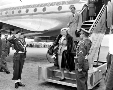 Aankomst Koninklijk paar uit Amerika op Schiphol, Bestanddeelnr 905-0834