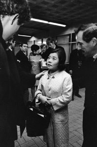 Aankomst mevrouw Sata Sawada op Schiphol, Bestanddeelnr 919-8888