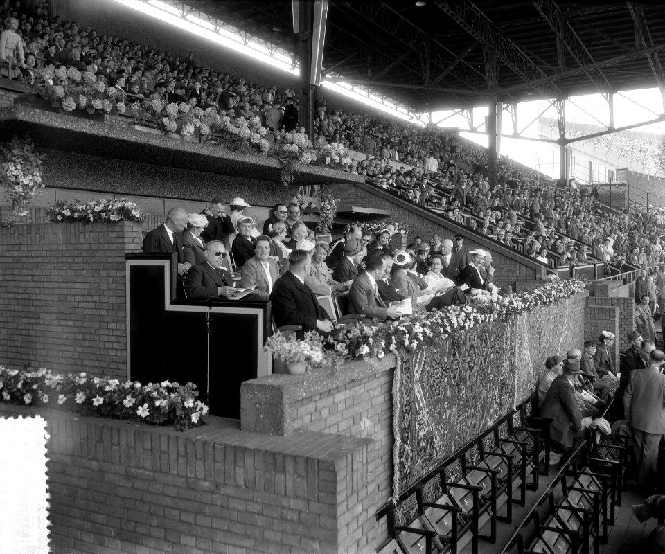Aankomst Koninklijk paar en Prinsessen, Koninklijke loge, Bestanddeelnr 907-1916