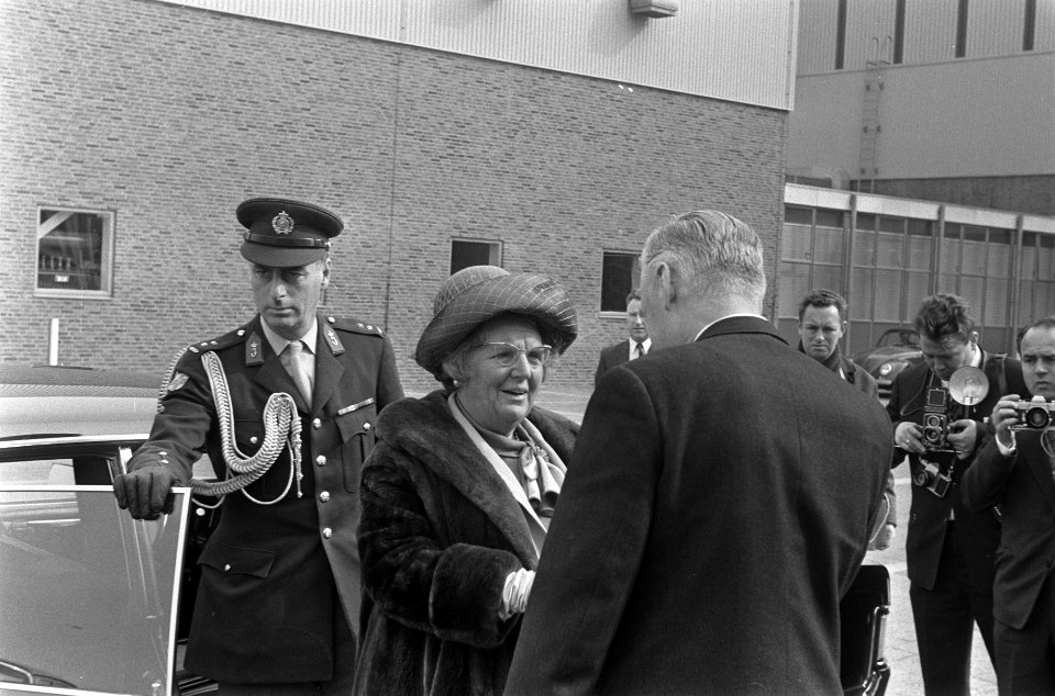 Aankomst koningin Juliana, Bestanddeelnr 922-2353