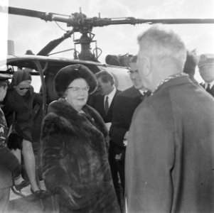 Aankomst koningin Juliana per helikopter op Rozenburg, Bestanddeelnr 919-7303
