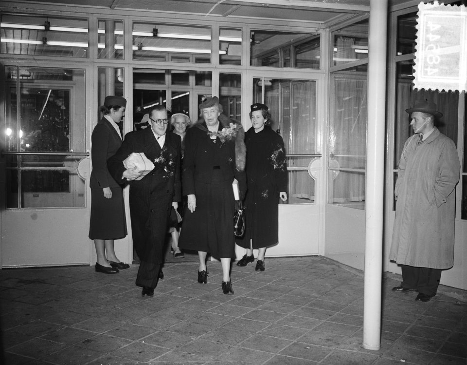 Aankomst mevrouw Roosevelt op Schiphol, Bestanddeelnr 904-8544