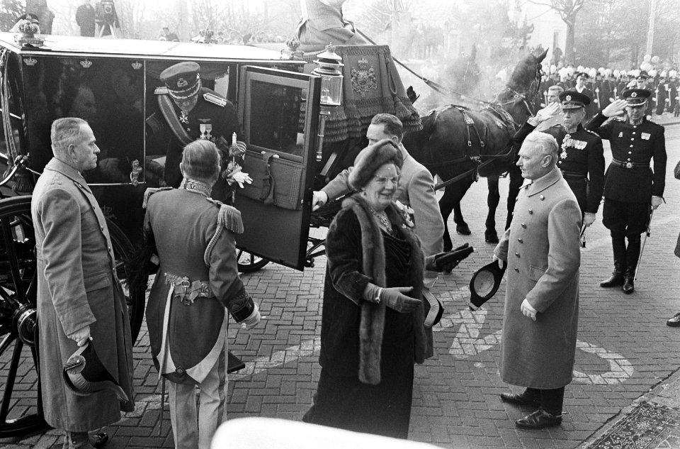 Aankomst koningin Juliana en prins Bernhard, Bestanddeelnr 919-9608