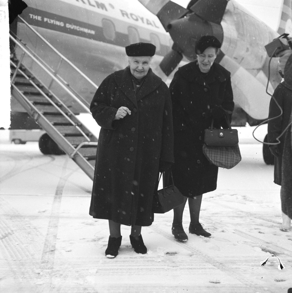 Aankomst mevrouw dr. G. Kurtz op Schiphol, ontvangt Albert Schweitzerprijs (kop), Bestanddeelnr 917-3636