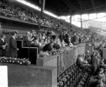 Aankomst Koninklijk paar en Prinsessen, Koninklijke loge, Bestanddeelnr 907-1917