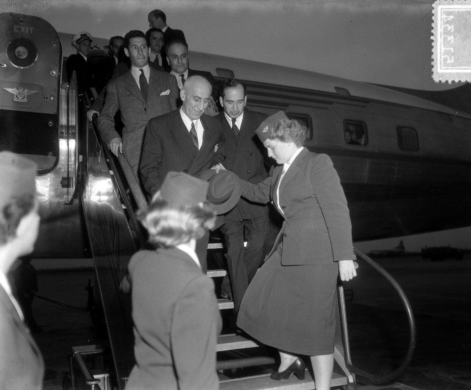 Aankomst Mossadegh, minister-president van Iran, op Schiphol, Bestanddeelnr 905-1334