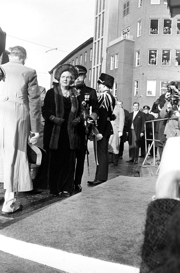 Aankomst koningin Juliana en prins Bernhard, Bestanddeelnr 919-9649