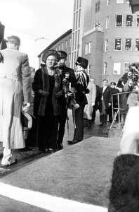 Aankomst koningin Juliana en prins Bernhard, Bestanddeelnr 919-9649