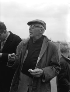 Aankomst op Schiphol van de Amerkaanse schrijver Henry F. Miller, Bestanddeelnr 910-3816