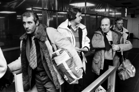 Aankomst op Schiphol van Kees Verkerk, Ard Schenk en coach Egbert van 't Oever n, Bestanddeelnr 930-6311