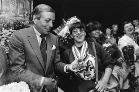Aankomst op Schiphol Nederlandse equipe deelnemers Olympische Spelen voor Gehand, Bestanddeelnr 933-0198