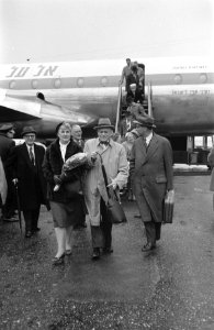 Aankomst op Schiphol van de burgemeesters die in Israel geweest zijn, Bestanddeelnr 911-8132