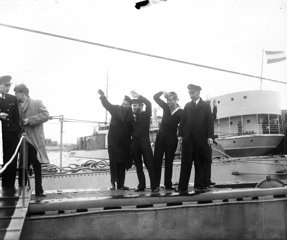 Aankomst O.24 en zeehond in Rotterdam, Bestanddeelnr 903-3025