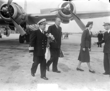 Aankomst Kurt Carlsen uit Curacao op Schiphol, Bestanddeelnr 905-7764