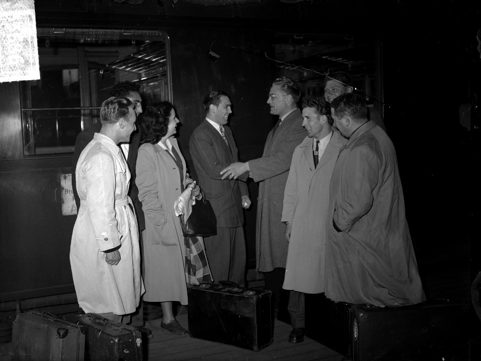 Aankomst op Amsterdam Centraal Station van Lucien Caboche (België), tegenstander, Bestanddeelnr 903-3686