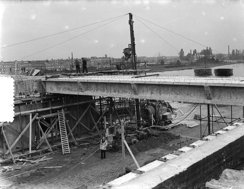 Aanbouw nieuwe Amstelbrug (inschuiven legger over weg), Bestanddeelnr 906-0455