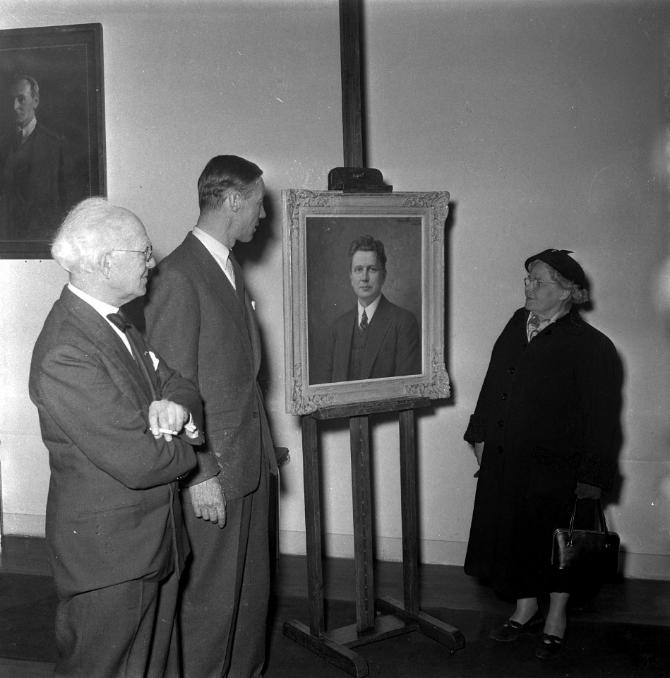 Aanbieding portret van Evert Cornelis aan het Concertgebouw, Bestanddeelnr 906-2591