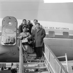 Aankomst op Schiphol artiesten welke meewerken aan het Concert of the Nations , Bestanddeelnr 916-2889