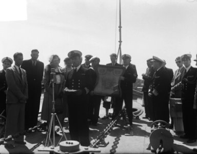 Aanbieding vlag Hr. Ms. Evertsen, Bestanddeelnr 904-6252
