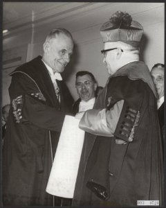 Aan de universiteit van Leuven (België) kreeg ds. W.A. Visser 't Hooft het eredo, Bestanddeelnr 093-0528