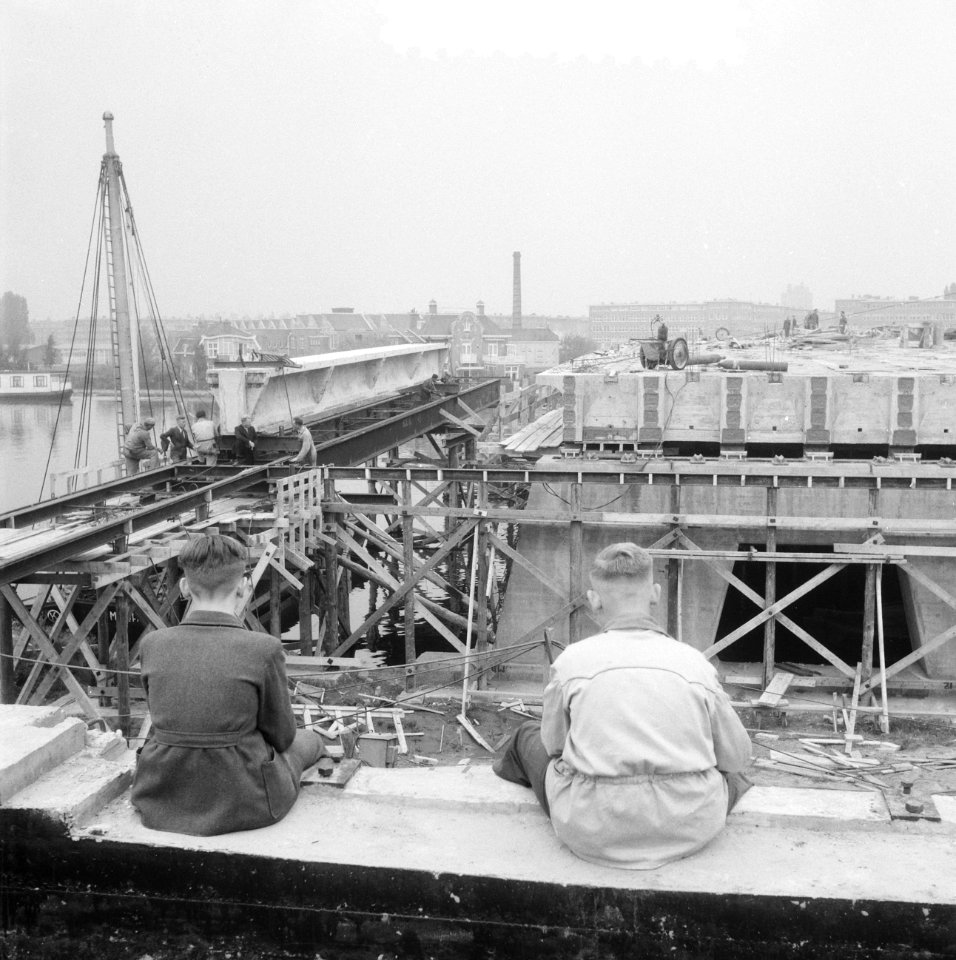 Aanbouw nieuwe Amstelbrug (inschuiven legger over weg), Bestanddeelnr 934-5553