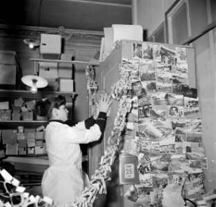 Aan de vooravond van Sainte Cathérine wordt in de ateliers van de modehuizen fee, Bestanddeelnr 254-0138