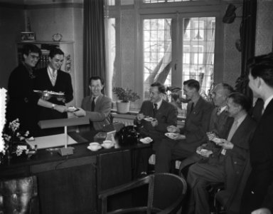 Aanbieding studentenalmanak Drukkerij Jacob van Campen, Bestanddeelnr 907-5757