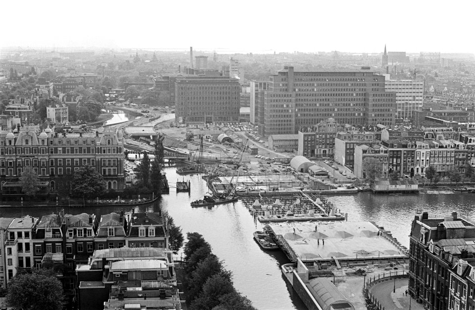Aanbouw brug over Amstel vanaf Nederlandse Bank gezien, Bestanddeelnr 921-3244