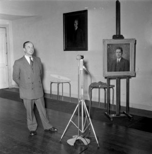 Aanbieding portret van Evert Cornelis aan Conertgebouw, Bestanddeelnr 906-2592
