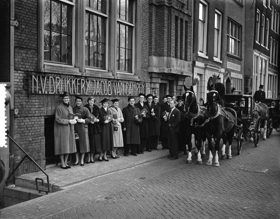 Aanbieding studentenalmanak Drukkerij Jacob van Campen, Bestanddeelnr 907-5749