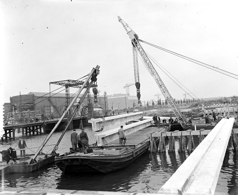 Aanbouw nieuwe brug Klaprozenweg Noord Amsterdam, Bestanddeelnr 906-6017