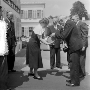 Aanbieding Koninklijke haring op Soestdijk, Bestanddeelnr 905-1487