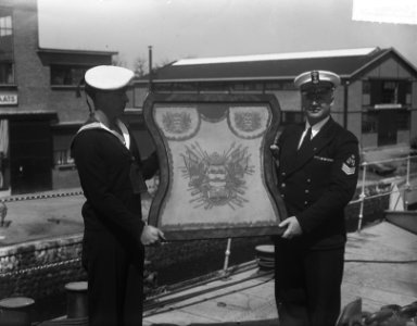 Aanbieding vlag Hr. Ms. Evertsen, Bestanddeelnr 904-6251