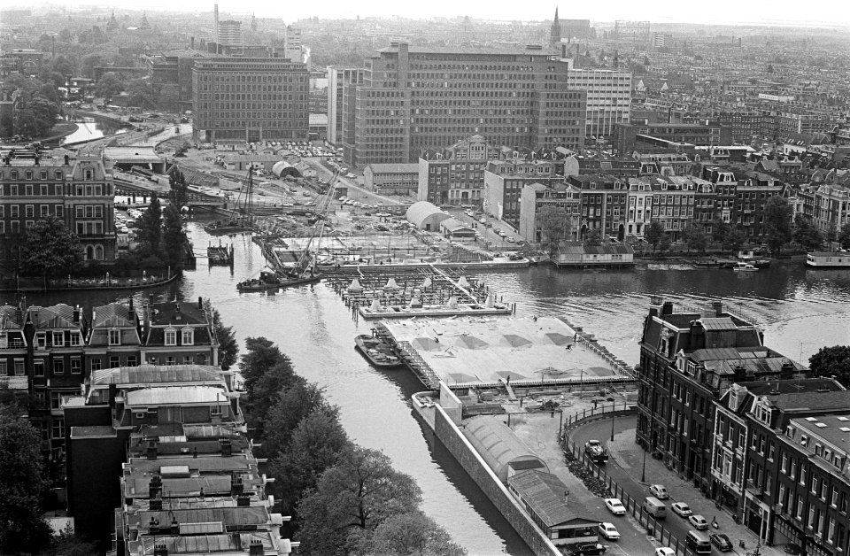 Aanbouw brug over Amstel vanaf Nederlandse Bank gezien, Bestanddeelnr 921-3243