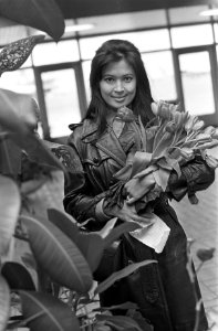 Aankomst Marayat Andriane uit Thailand op Schiphol. Zij speelt in de film The …, Bestanddeelnr 920-1773