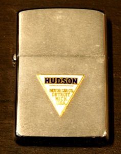 Aanateker met reclame van Hudson Motor Car Co Detroit photo